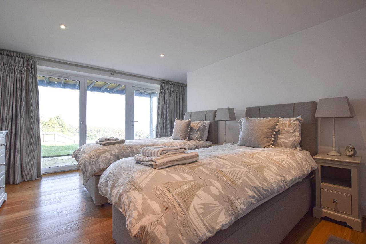 Whispers - 4 Bedroom Modern Family Holiday Home In Salcombe Sleeps 8 エクステリア 写真