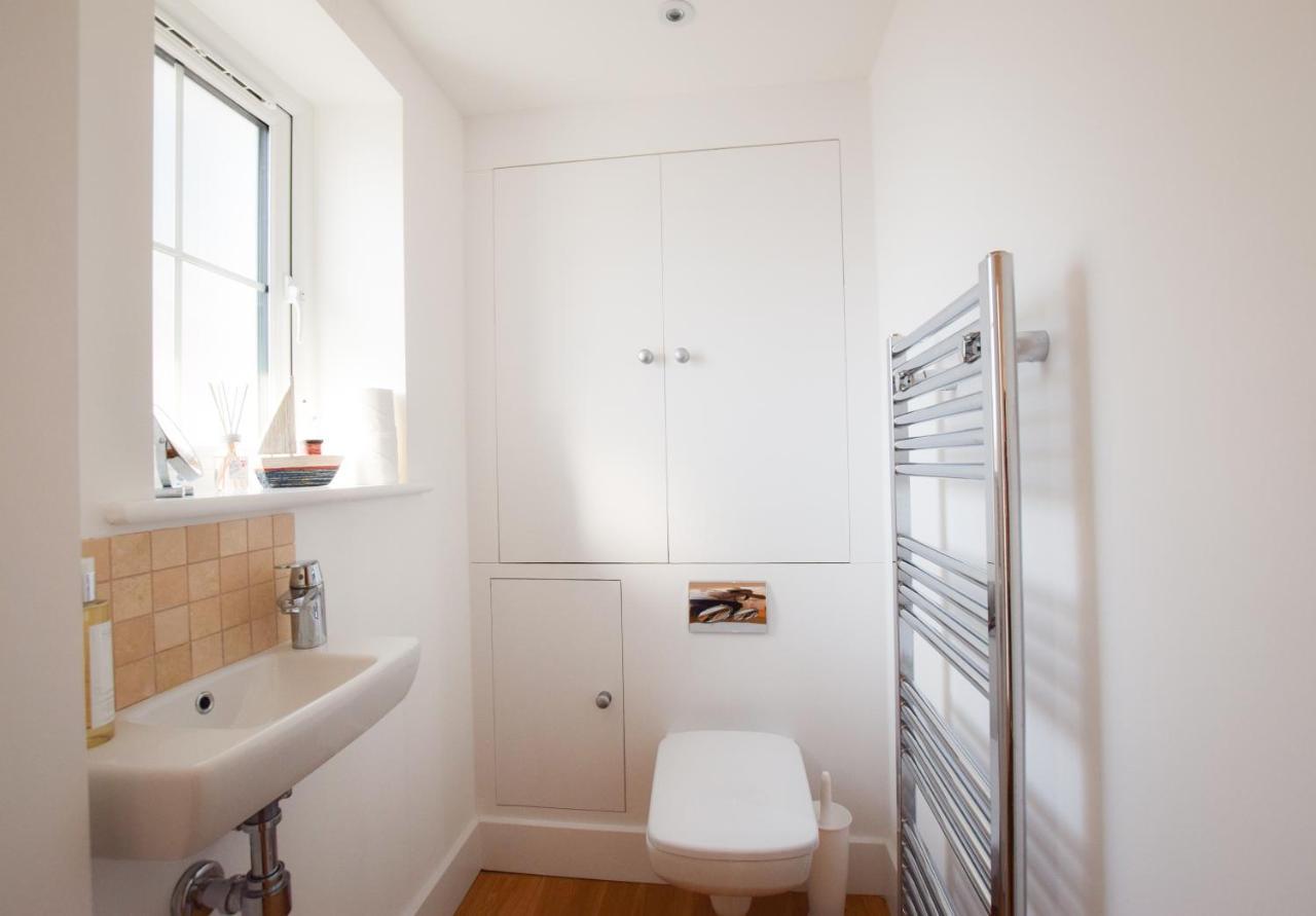 Whispers - 4 Bedroom Modern Family Holiday Home In Salcombe Sleeps 8 エクステリア 写真
